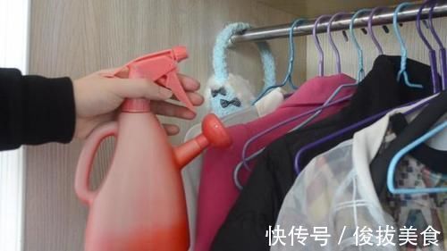 藿香正气水和白醋加在一起,作用太棒了,一年能省下不少钱,真棒