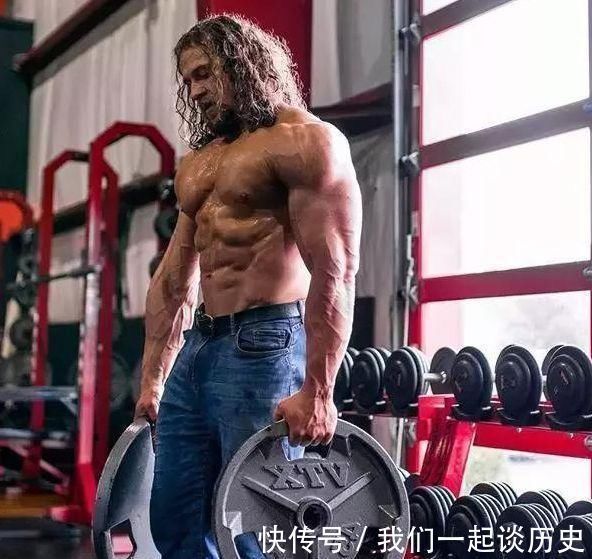 艾伦德|每天要喝几桶水, 一身肌肉, 还能劈叉, 到底是一个怎样的男人