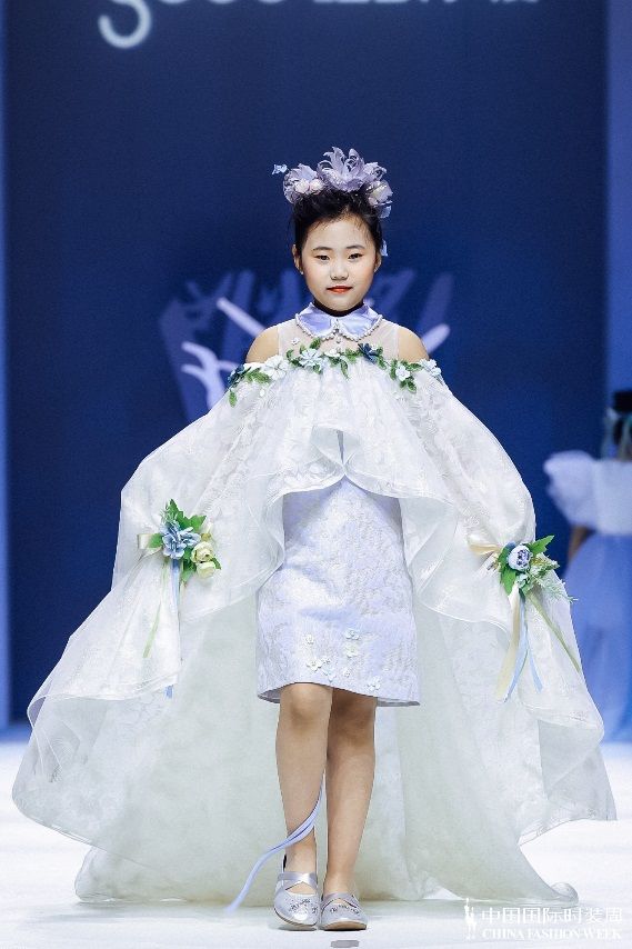 红鼓小爱?笑容魔法——AW2021中国国际时装周全新发布