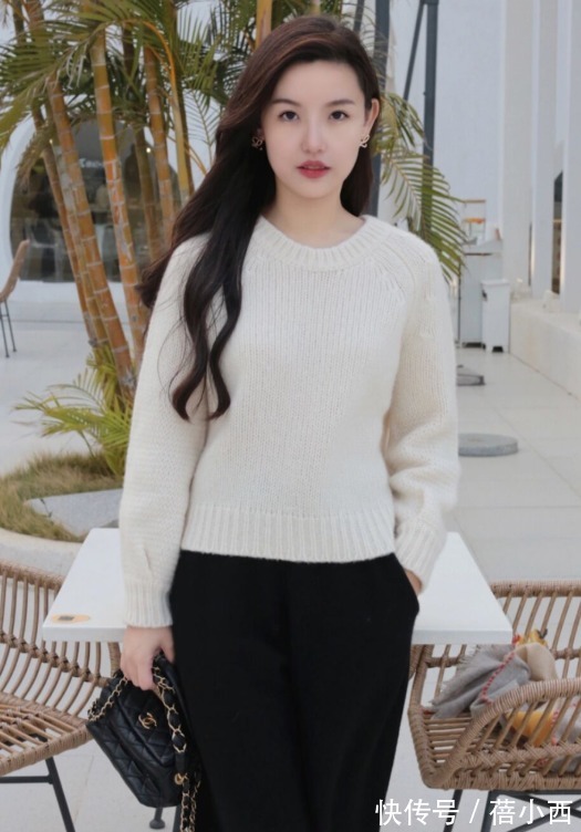 卷发 早春建议多穿“毛衣”,搭配阔腿裤的技巧+思路在这里,显瘦显高