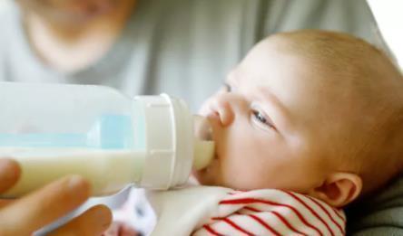 流体性|小孩一岁七个月,想给他断母乳,到底怎么做比较好?