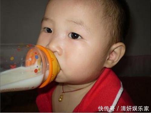 孩子|宝宝睡觉总喜欢蹬腿家长别只顾着夸孩子可爱,忽视了孩子的求救