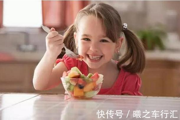 断奶|宝妈心软迟迟没给儿子断奶,12岁孩子依然吃奶,网友:无知的溺爱