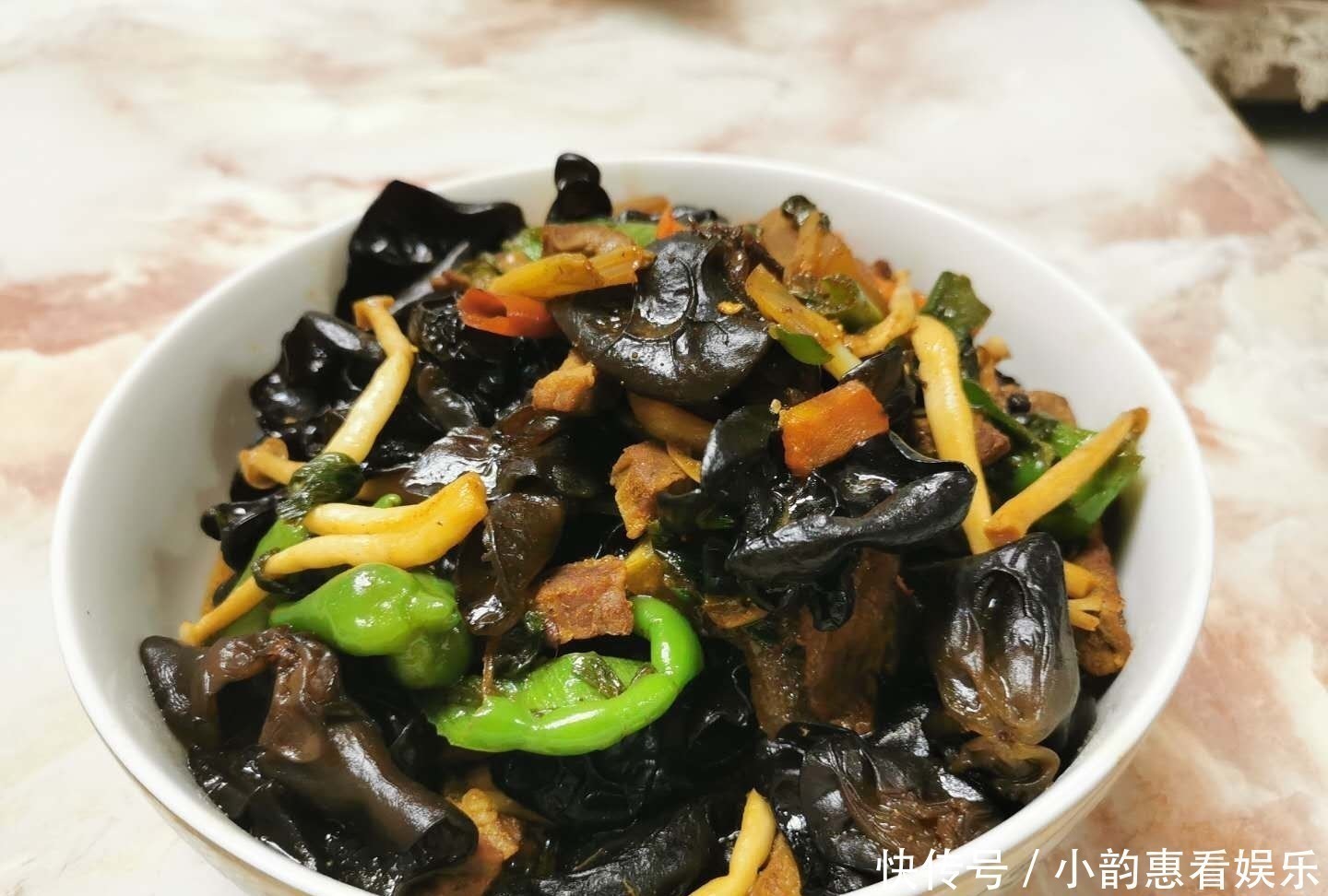 朋友圈|小姑子一家光临,弟妹做的8菜1汤在朋友圈火了,网友:真舍得