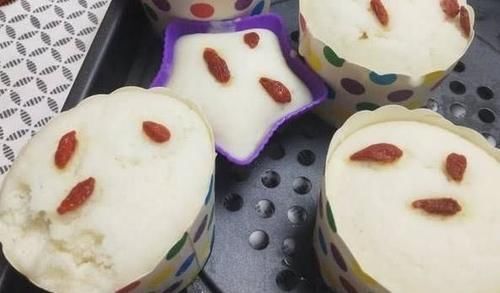 蒸米糕，一旦“水”用错，就大错特错了，难怪米糕不开花还发硬