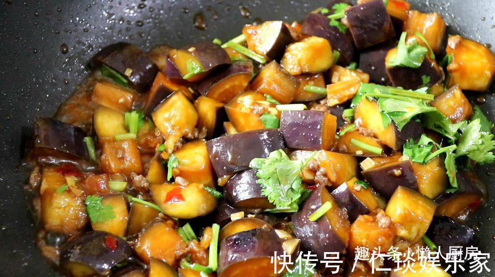 下饭|先蒸后炒,做出来的茄子不吸油,配上牛肉末一起炒,下饭好吃