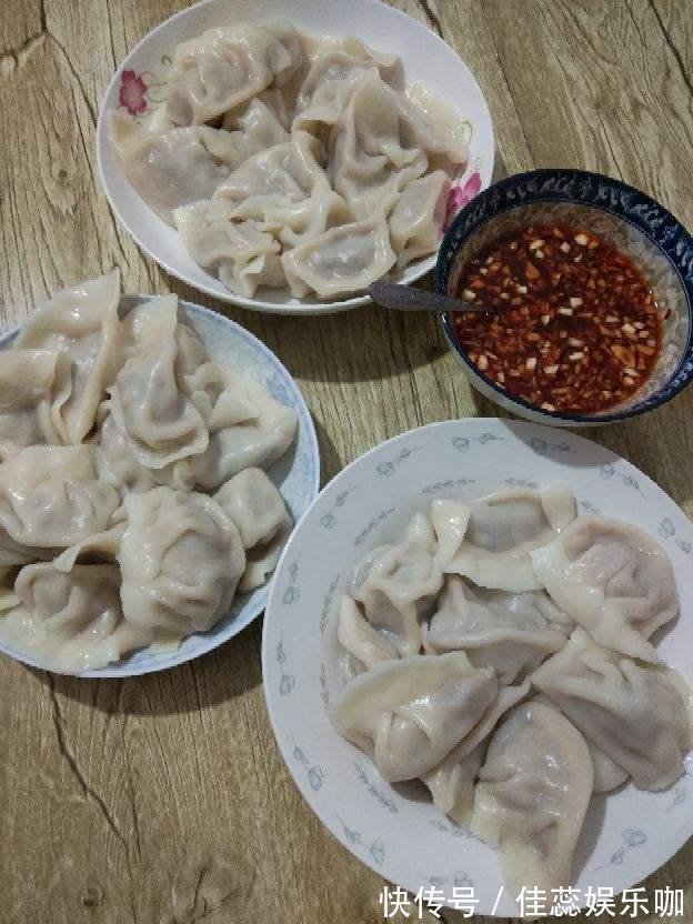 保鲜膜|冰冻饺子之前，表面撒点它，煮的时候不破皮儿