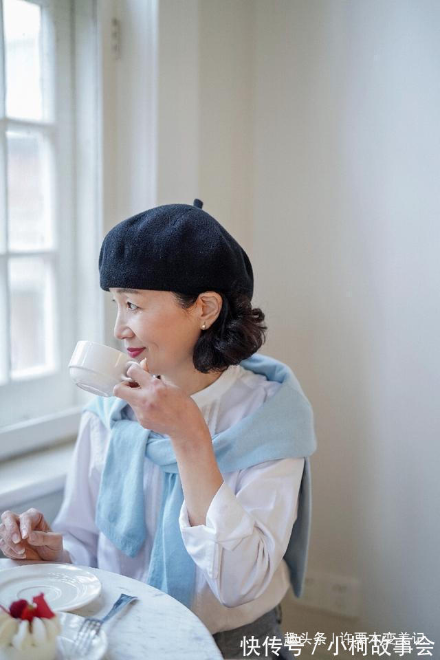 轻奢风 女人过了40岁尽量不要穿T恤配阔腿裤,学三木妈妈这样穿,真气质