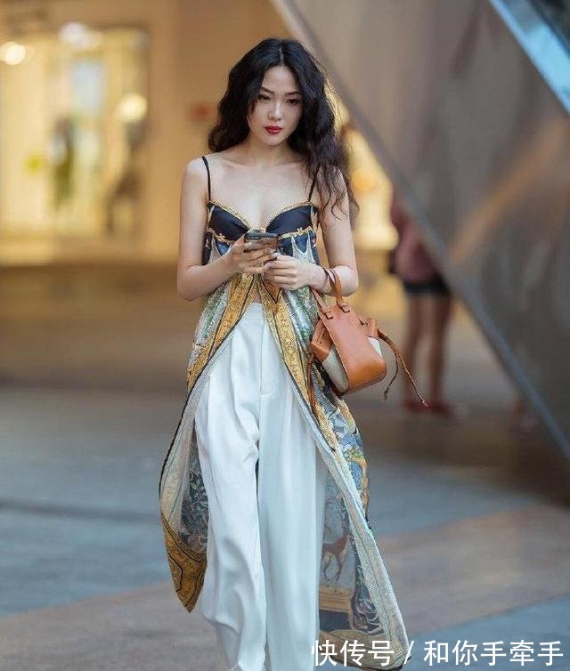 风格 短裙美女古色古香,还带着现代的韵味,走起路来要很温柔!