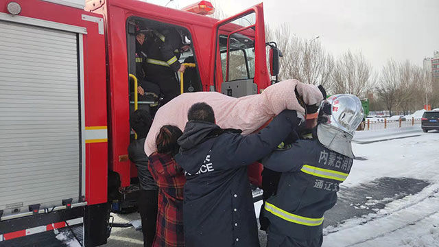 锦旗|锦旗送给消防指战员 感谢雪中送医情