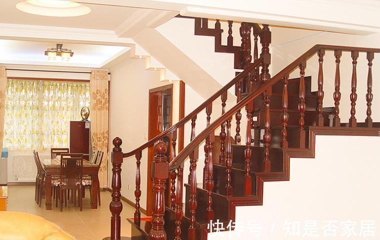 楼梯扶手|农村房屋的“楼梯扶手”,选什么材质,质量好又便宜!就选这几款