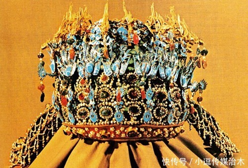 九凤冠|明代一座陵墓中，出土了四件禁止展览文物，得到一件便能富甲一方