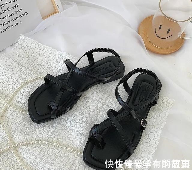 脚型 是时候穿凉鞋了!今年流行这几款,清凉显脚小!