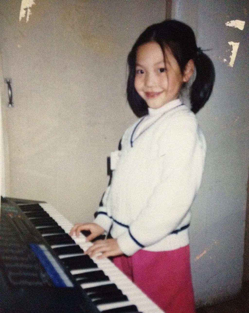 張楚格|吳莫愁:憑《好聲音》爆紅,如今“失業(yè)”,她是資本的犧牲品嘛?