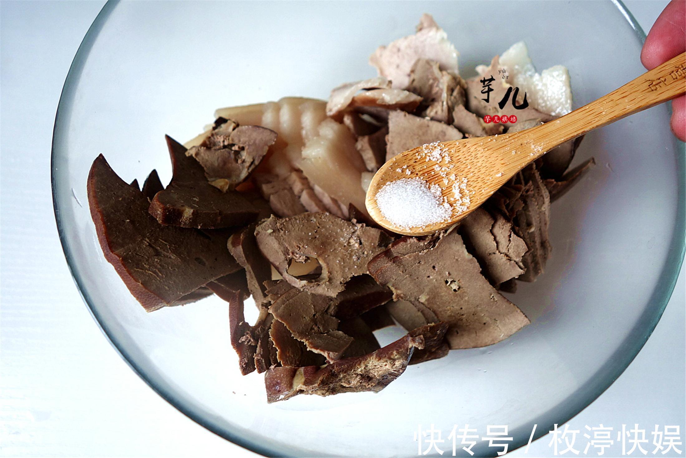 猪肝猪臀肉一起拌,麻辣鲜香,美味可口,下饭更下酒,家人吃不够