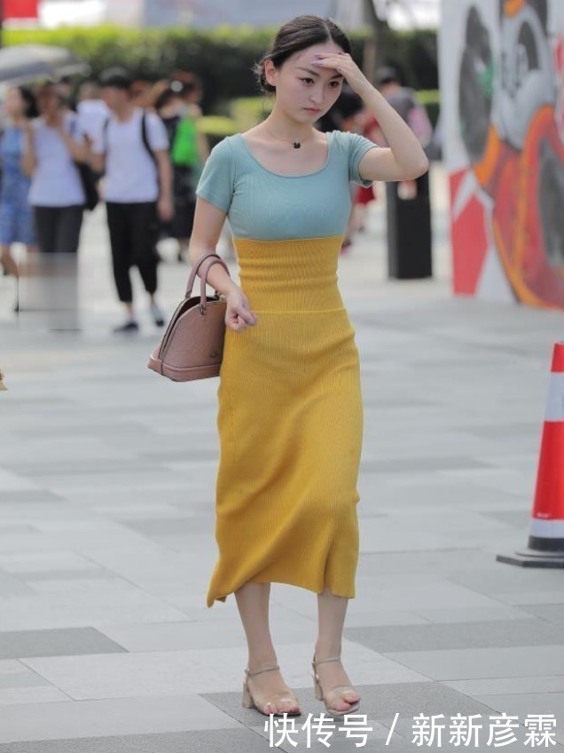 回头率超高的穿搭风格,有一件别致的裙子也就够了