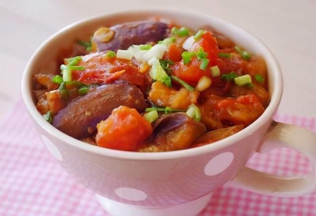 烧茄子时,有人腌制有人直接下锅炒,大厨:都不对,教你正确做法