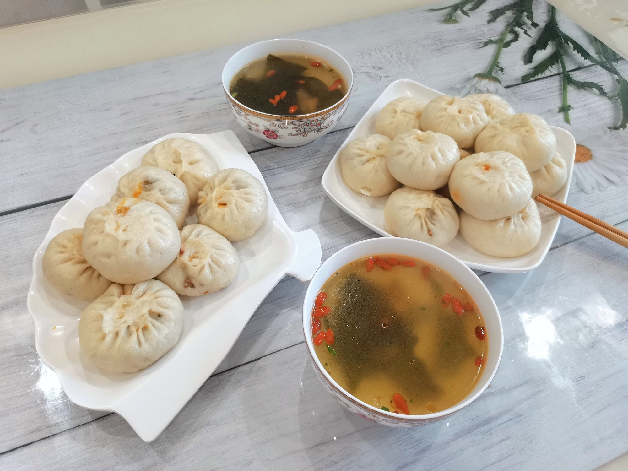 用这绿叶蔬菜包包子,还是第一次吃,味道鲜美,吃一次还想吃