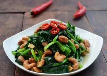 这是一道一年四季都会吃的家常菜，做法简单营养美味，谁都爱吃！