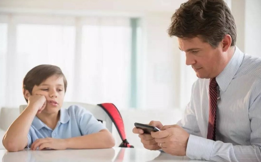 好处|为什么不要阻止孩子玩手机?答案跟你想的不一样,家长忽略了这点