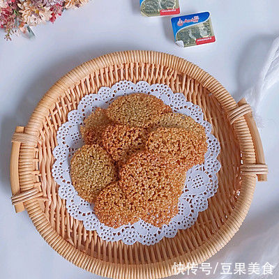 白芝麻|#一口新年味，全家享佳味#蕾丝瓦片