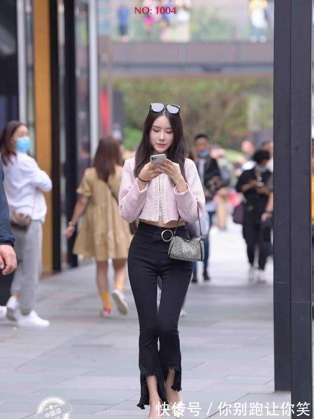 装扮 时尚好看的瑜伽裤装扮显得古韵别致,显得身材妩媚动人,时尚休闲!