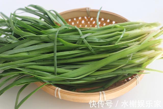 春天最鲜的蔬菜,加几个鸡蛋做成盒子,不爱面食的南方人见了都馋