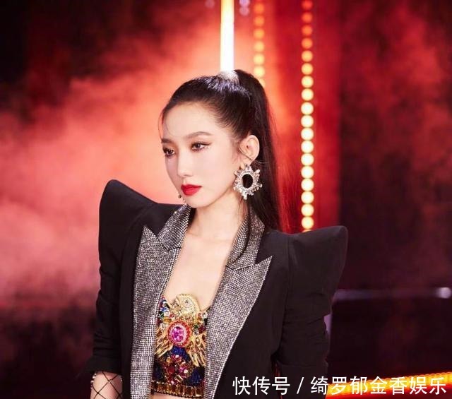 家乡|同是宣传家乡牡丹孟美岐严肃用心,王一博只说四句话点赞翻倍