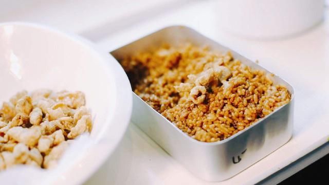 猪油|煮米饭时，还只会傻傻加水？煮前多加这3样，不夹菜都能连吃三碗