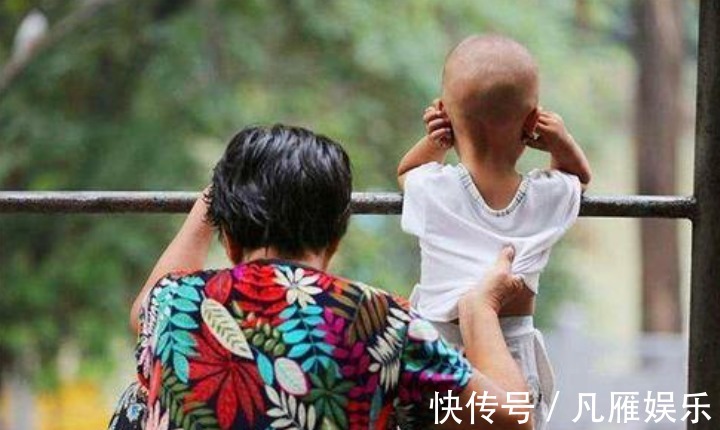 宝妈|宝宝跟奶奶睡觉从来不哭,妈妈偷扒门缝怒了脸不要了
