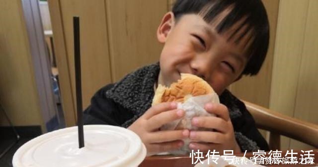 家长|这4种食物别给孩子买,浪费钱不说还没营养,身为家长要拒绝