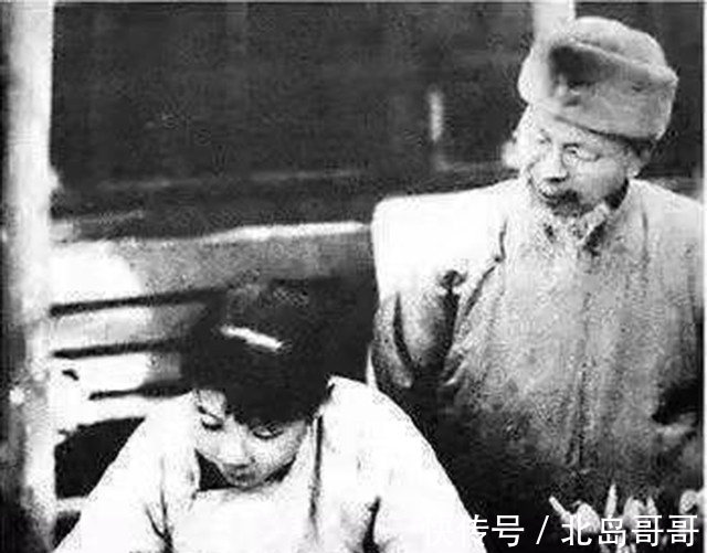 婢女@56岁齐白石看上朋友家18岁保姆,为示好送画一幅,如今拍价9200万