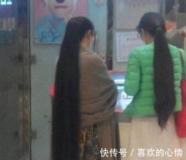 |幽默笑话：上课说话，老师拿粉笔丢我，我居然接住了……