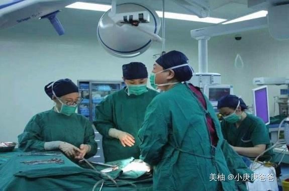 孕妇|女子怀孕11个月没生,医生强行剖腹产,宝宝出生后家人哭成一片