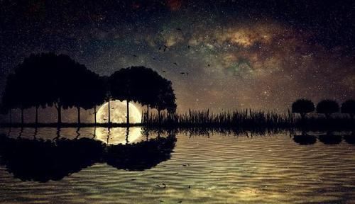 月亮|他诗红人不红,一首赏月佳作,短短四句皆是千古名句,美到心醉