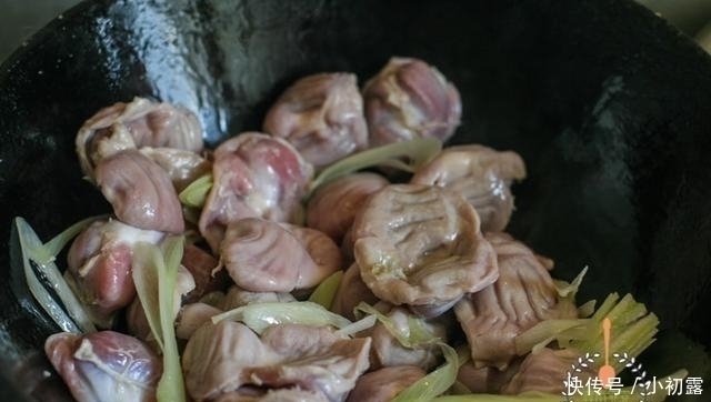 甜面酱|以前当垃圾扔,现在比肉还贵,过节下酒菜,又软又嫩,老少抢着吃