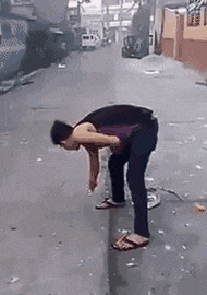 |搞笑GIF:姑娘 你穿的这是裙子吗