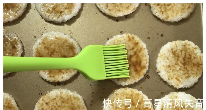 微波炉|剩米饭新吃法,做成经典小零食,香脆可口,好吃到停不下来!