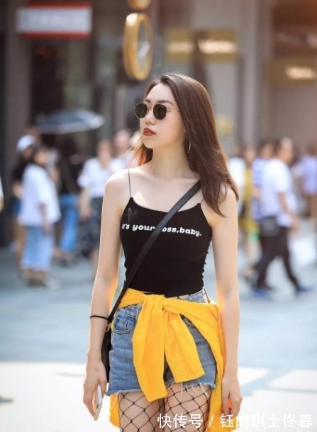 黑丝|街拍:黑丝网袜热裤长发美女