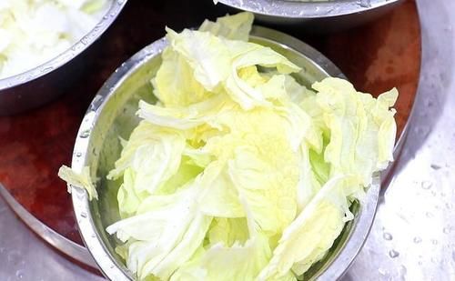 为啥饭店炒白菜那么好吃？原来多做了这1步，难怪又香又脆不出水