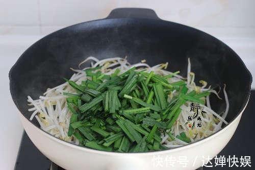 原来韭菜和此菜才是天生一对,3分钟就出锅,比大鱼大肉都香