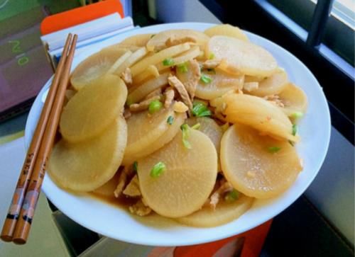 萝卜别腌着吃，和它是绝配，简单炒一炒，营养滋补，不懂可惜了