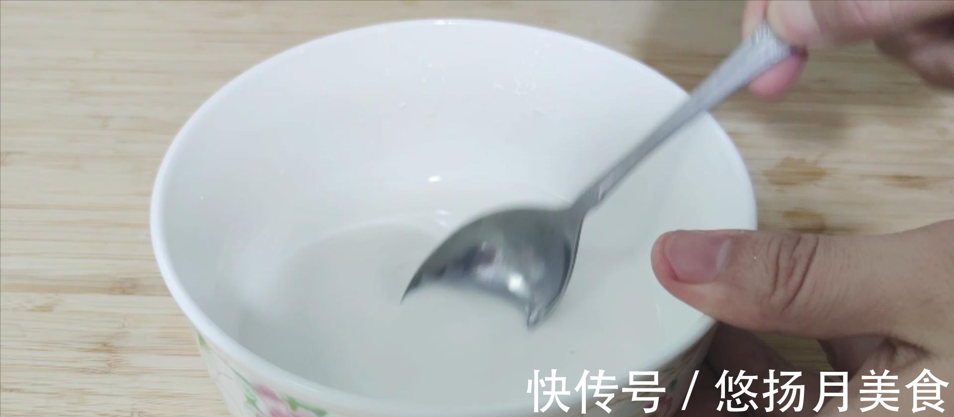 脆皮|脆皮糊怎么调才酥脆不回软教你4种面糊调制方法,教科书的比例!