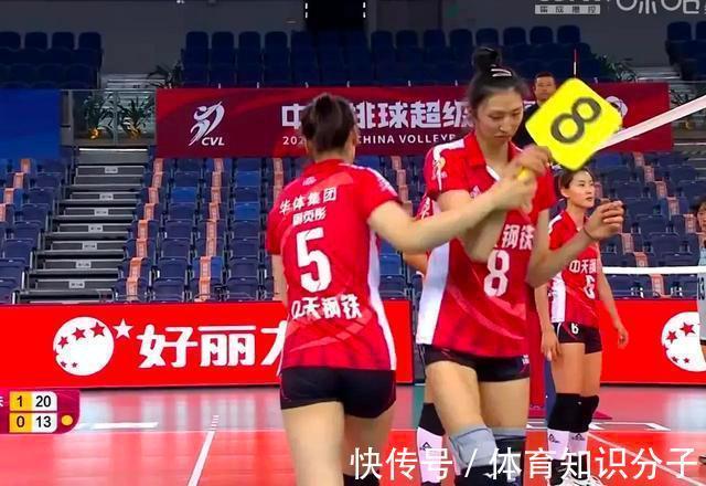 江苏女排|矮子里拔将军！新朱婷与李盈莹当年差距大，女排主攻面临人才断档
