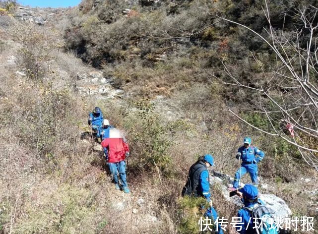 张宇|俩驴友被困野山，还把自己绑大树上过一夜！为啥？