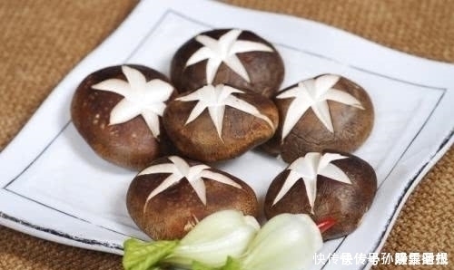 医生|香菇好吃营养,但医生提醒,这五种人一口都不能吃,有的赶紧改掉