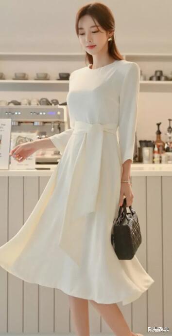 妹子穿搭“真省事”,这气质是多少女孩的理想