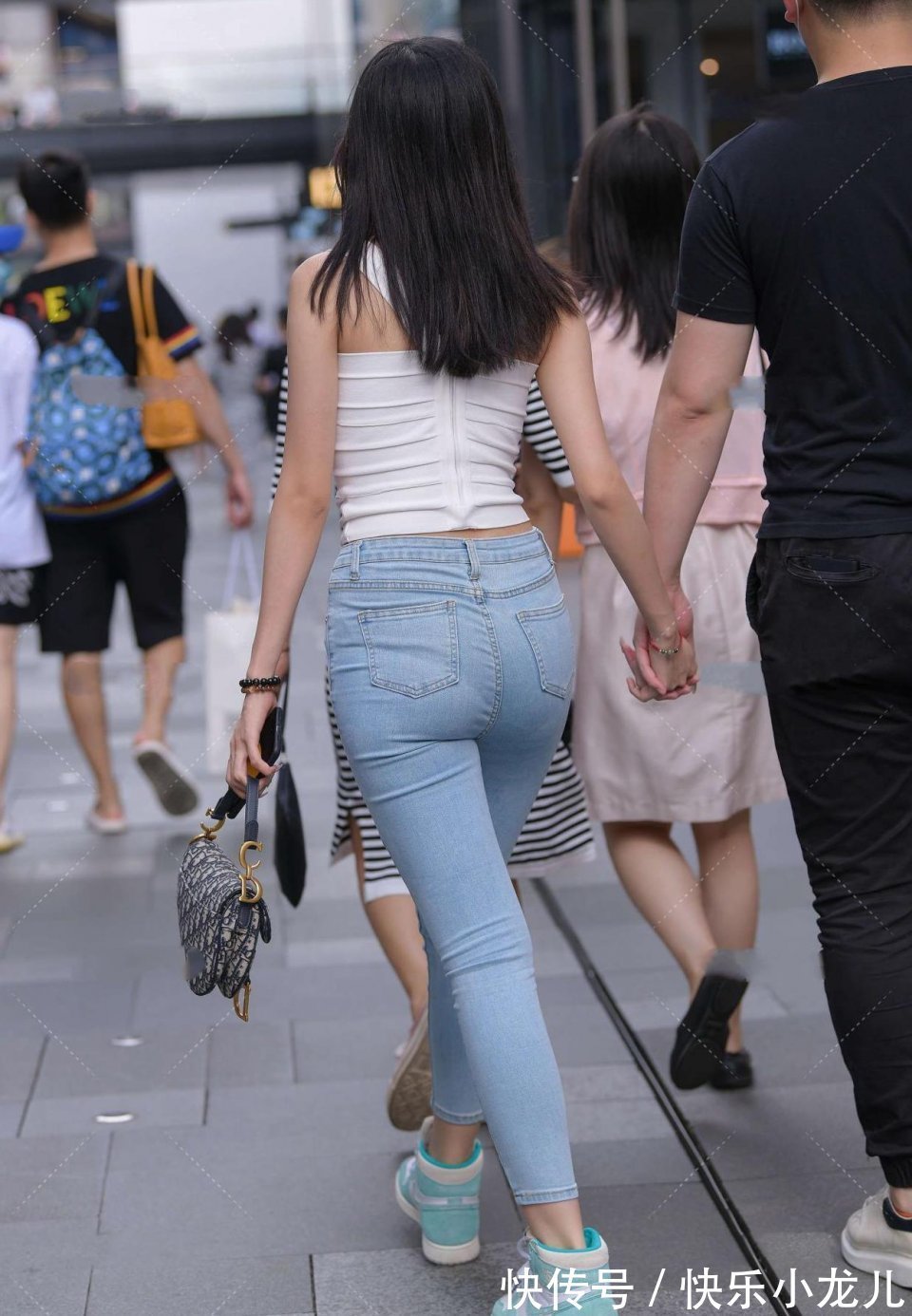 抗过敏性|越看越有味道的辣妈,身材干瘦不显胖,越看越有富贵阔太味