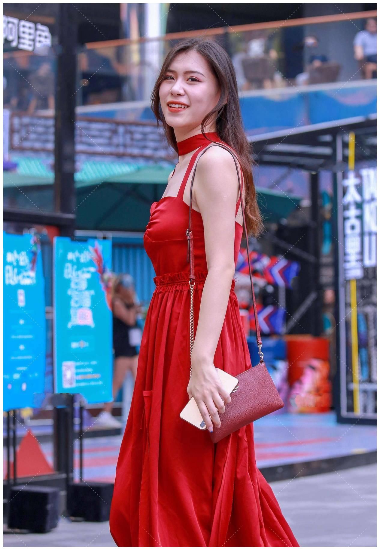 红色收腰礼服裙子，优雅大气，打造明朗清新的既视感