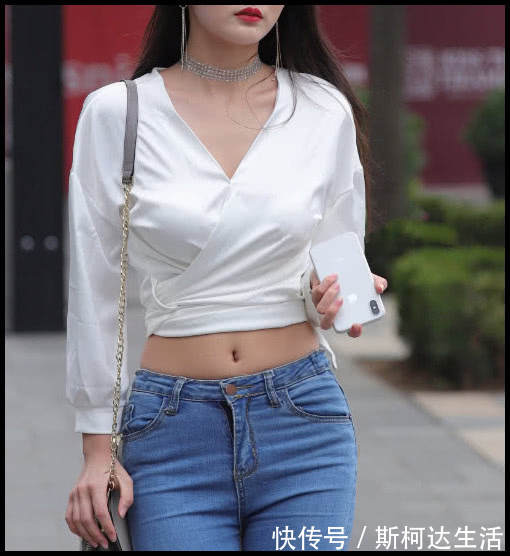 身材高挑 时尚气质的牛仔裤,尽管“烂大街”可谓是最有效的,不乏潮范满满